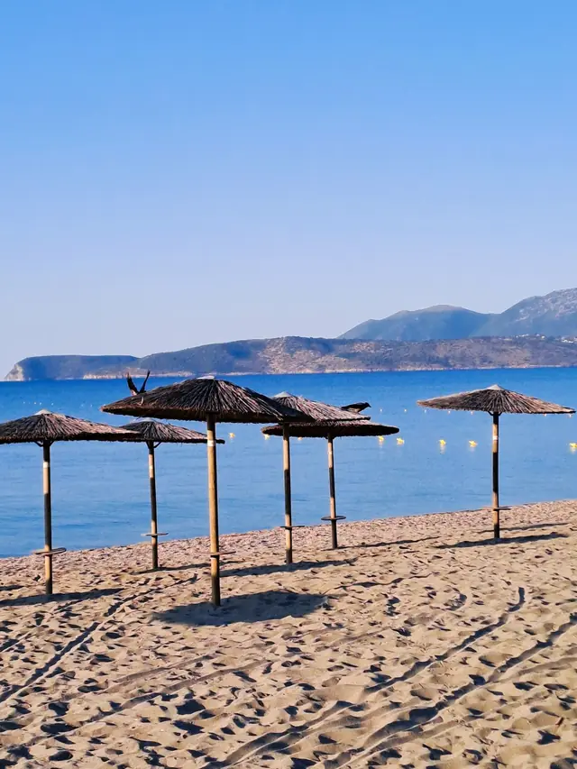 Ομπρέλες στην παραλία