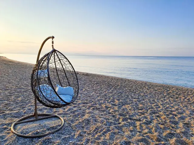 Κούνια στην παραλία