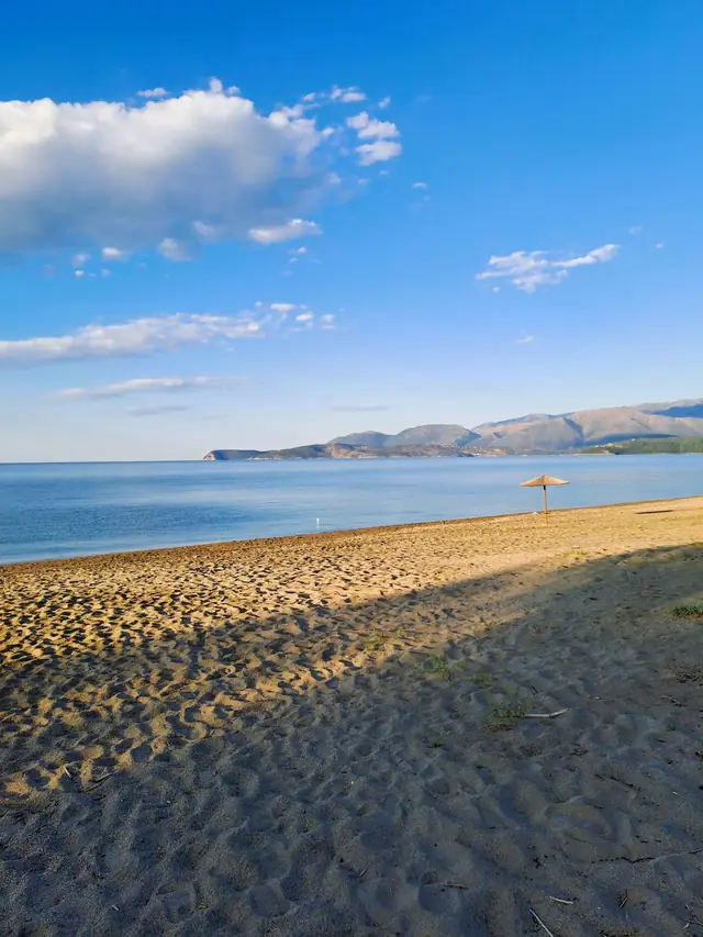 Σύννεφα πάνω από τον κόλπο